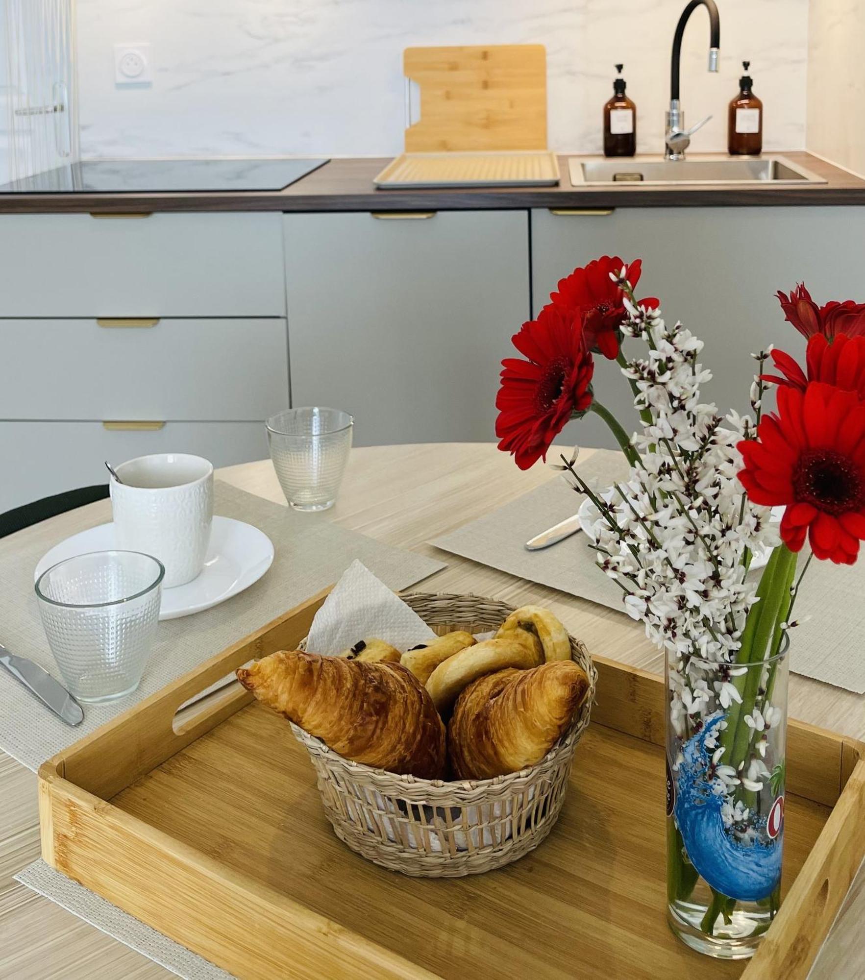 Le Palmae, Serenite Et Charme En Coeur De Ville 히에레 외부 사진